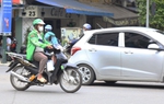 Giá xăng tăng, tài xế công nghệ loay hoay mưu sinh