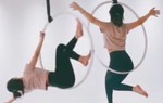 Lâm Tâm Như giữ dáng tuổi U50 nhờ bộ môn đu người trên không