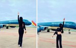 Cục Hàng không nói gì về vụ cô gái nhảy múa quay Tiktok sát máy bay đang di chuyển?