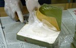 Người phụ nữ vận chuyển 1 bánh ma túy để lấy 5 triệu đồng tiền công