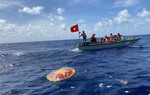Rưng rưng lễ tưởng niệm các Anh hùng liệt sĩ nơi sóng nước Gạc Ma 