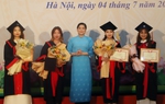 Học viện Phụ nữ Việt Nam trao bằng tốt nghiệp năm 2022 cho hơn 400 sinh viên và học viên cao học