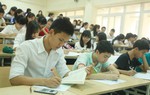 Phụ huynh, sinh viên thêm gánh nặng khi các trường đại học tăng học phí 