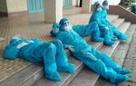 Chuyên gia nêu 7 lý do dẫn đến "làn sóng" nhân viên y tế nghỉ việc