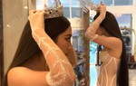 Phía sau thảm đỏ: Lương Thùy Linh vội vã đội vương miện trong thang máy