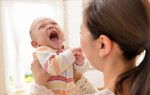 Những cử chỉ của trẻ khiến mẹ bị phiền phức nhưng chứng tỏ bé yêu mẹ nhất nhà