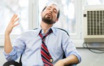Người nóng bừng nhưng không sốt: Nguyên nhân và cách điều trị 