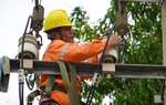 Điện lực miền Bắc trực 24/24h để cung cấp điện cho khách hàng trong mùa mưa bão
