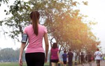 Cách đi bộ sau bữa ăn có thể giúp giảm lượng đường trong máu, giải phóng "hormone hạnh phúc"