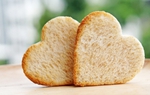 Cách phụ nữ khôn ngoan lựa chọn: Tình yêu hay bánh mì?