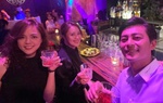 Vừa nhận là "vợ tốt" của Việt Anh, Hồng Diễm đã lộ ảnh vào bar "quẩy tới bến" với người đàn ông này
