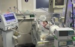 Vừa chào đời, 2 trẻ đã bị dị tật đường tiêu hóa