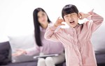 Dấu hiệu chứng tỏ phụ huynh đang quá nghiêm khắc, khiến trẻ xa lánh bố mẹ