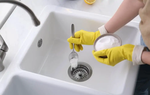 Mẹo làm sạch cực nhanh ống thoát nước bồn rửa bát