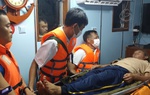 Tàu hải quân 416 cấp cứu ngư dân bị nạn trên quần đảo Trường Sa 
