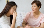 Thấy tôi bị hàng xóm châm chọc, mẹ chồng nói một câu khiến họ nín lặng