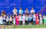 Chủ tịch Hội LHPN Việt Nam thăm đồn biên phòng và tặng quà cho học sinh nơi biên giới tỉnh Lào Cai