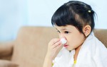 4 sai lầm làm trẻ mắc bệnh tai mũi họng khi giao mùa