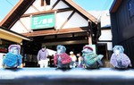 Người phụ nữ đan áo cho đàn chim sắt, biến chúng thành biểu tượng du lịch của Nhật Bản 