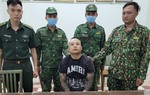 Long An: Bộ đội biên phòng bắt đối tượng nhập cảnh mang theo 2 khẩu súng ngắn và 25 viên đạn