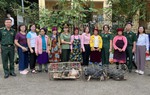 Trao mô hình sinh kế, hỗ trợ mua con giống cho hội viên phụ nữ vùng biên cương