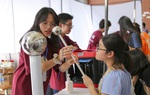 Học sinh trường Ams truyền tình yêu khoa học tới các bạn trẻ