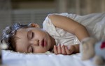 Nguyên nhân gây đổ mồ hôi trộm ở trẻ và cách chữa hiệu quả