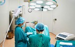 Sau sinh thường, người phụ nữ bị són phân không tự chủ