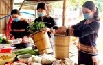 Bảo vệ môi trường, phụ nữ Tây Nguyên mang gùi đi chợ