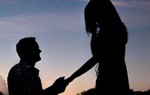 Nhận lời cầu hôn từ anh chủ phòng trọ, tôi vừa mừng vừa lo lắng