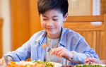 5 thói quen ăn uống lịch sự cha mẹ cần dạy con