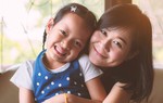 Con gái bị cô lập ở trường, mẹ có cách xử lý khéo