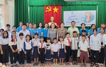 Đồng Tháp: Trao 40 suất học bổng cho học sinh mồ côi
