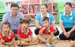 Phụ nữ Thanh Hóa tiếp sức cho em đến trường, mang Trung thu sớm đến với trẻ vùng biên