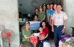 Phụ nữ công an Hưng Yên: Chăm lo trẻ mồ côi và con đỡ đầu nhân dịp năm học mới 