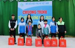 "Tết yêu thương" đến với Đồn biên phòng và người dân Hà Giang