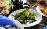 3 thói quen trên bàn ăn có thể làm lây lan vi khuẩn HP 