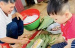 Đưa con về quê đón Tết trong yêu thương 