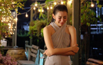 Nắm bàn tay của mẹ, tôi bất lực òa khóc nức nở
