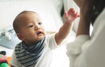 Tận dụng thời gian nghỉ Tết để dạy trẻ chậm nói