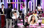 Duyên “khó nói” 11 năm trước của Lee Jong Suk - IU: Tình cờ gặp và cùng bị bóc mẽ trên show