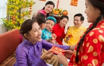 Trẻ nhận lì xì, không khí bỗng gượng gạo chỉ vì 1 sai lầm của người lớn