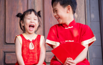 Mẹ xử lý cực khéo khi con đòi giữ tiền lì xì