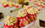 Ngày vía Thần Tài: Lì xì mạ vàng 24k tài lộc, tháp tỏi, hũ muối, gạo vàng... đắt khách mua