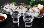 Đều là biểu tượng ẩm thực, tại sao rượu sake và sushi thường không đi cặp với nhau tại Nhật?