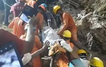 Bé trai 10 tuổi rơi xuống giếng sâu 24m: Phép màu sau 104 tiếng nỗ lực cứu hộ