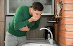 Uống rượu nôn ra máu là bệnh gì?