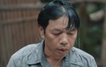 "Mẹ rơm" tập 41: Xót xa cảnh Mô quỳ gối còn bị Xuân hắt nước