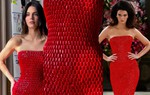 Kendall Jenner diện váy gắn móng giả của Schiaparelli "gây bão" tại Paris Fashion Week 