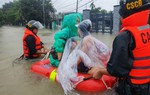 Mưa lũ khốc liệt ở miền Trung bao giờ mới chấm dứt?